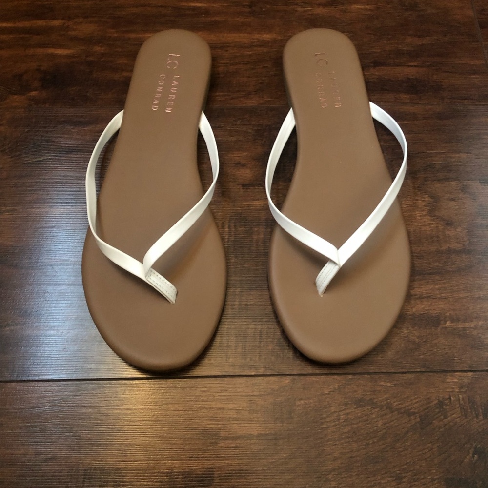 LC Lauren Conrad White Strap Tan Footbed Flip Flop Sandals